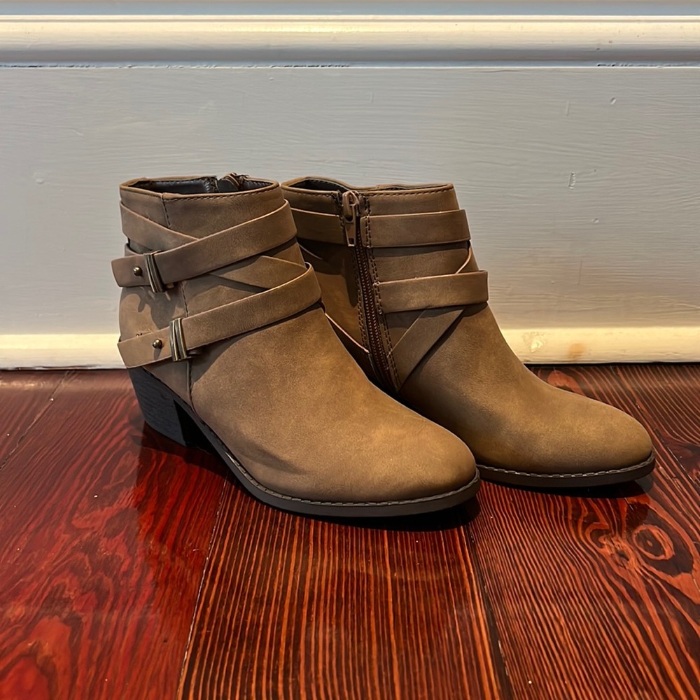 Girls Unr8ted Ankle Booties, Size 2M